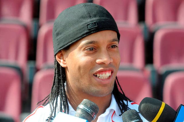 Ronaldinho ya puede sonreír
