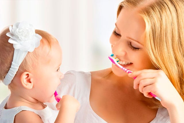 ¿Cuándo y cómo empiezo a limpiar los dientes a mi bebé?