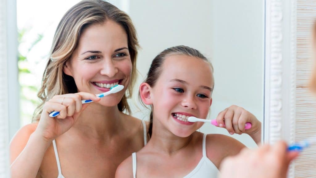 ¿Cómo cepillarse los dientes correctamente?