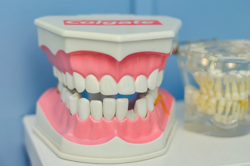 Rotura de la prótesis dental, qué hacer y cómo repararla