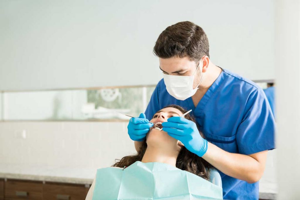 Enfermedad periodontal: cómo prevenirla y tratarla de forma efectiva